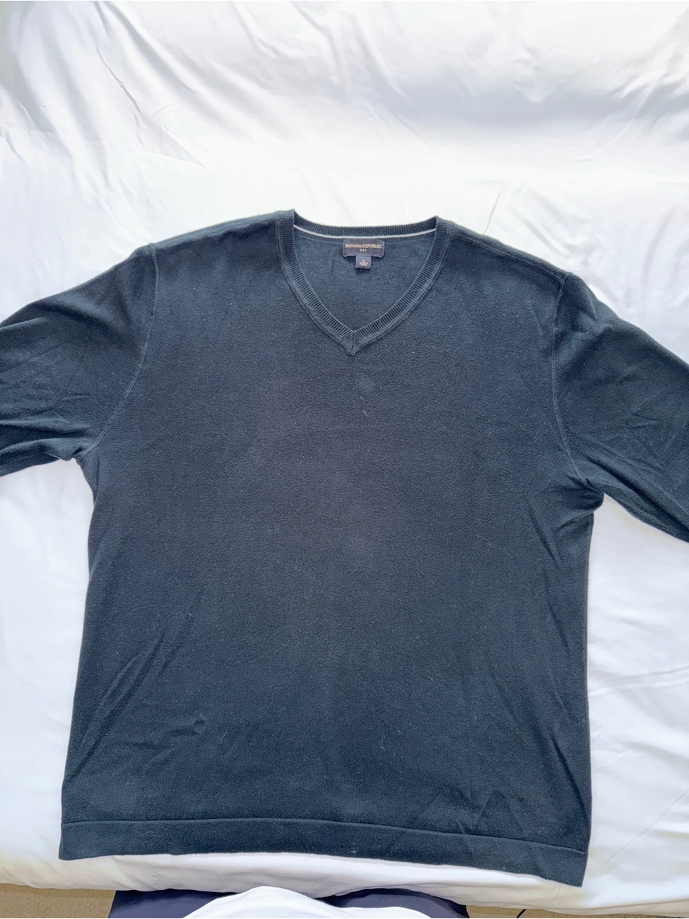 Banana Republic Men's V-Neck Sweater in Black